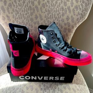 CONVERSE CHUCK TAYLORS - RARE COLOR COMBO!